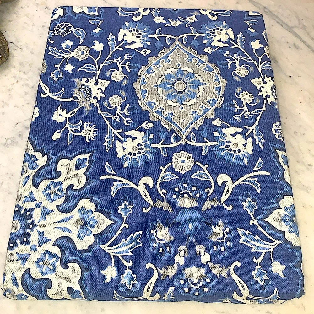 RALPH LAUREN CHAMBERS MEDALLION TABLECLOTH NEW 120 BY 60 OBLONG